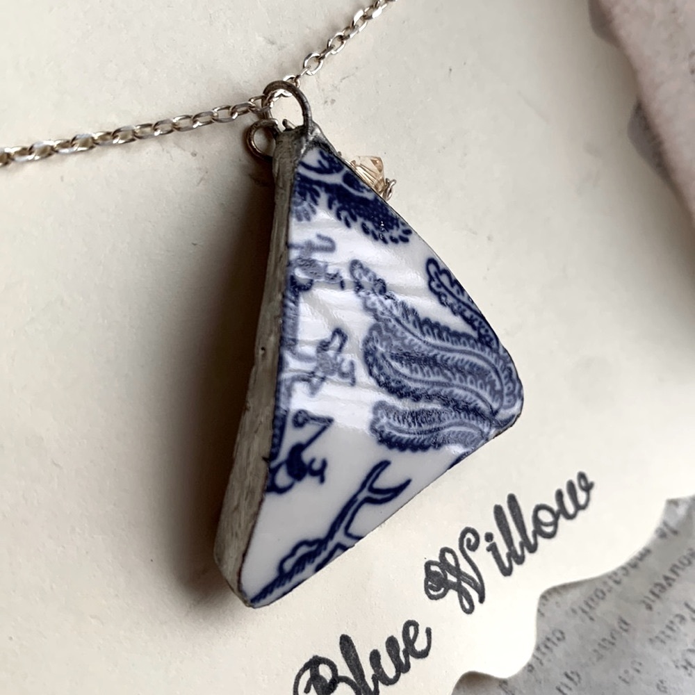 🌈Blue Willow china soldered shard w sterling silver 18” chain. New w wrapping.